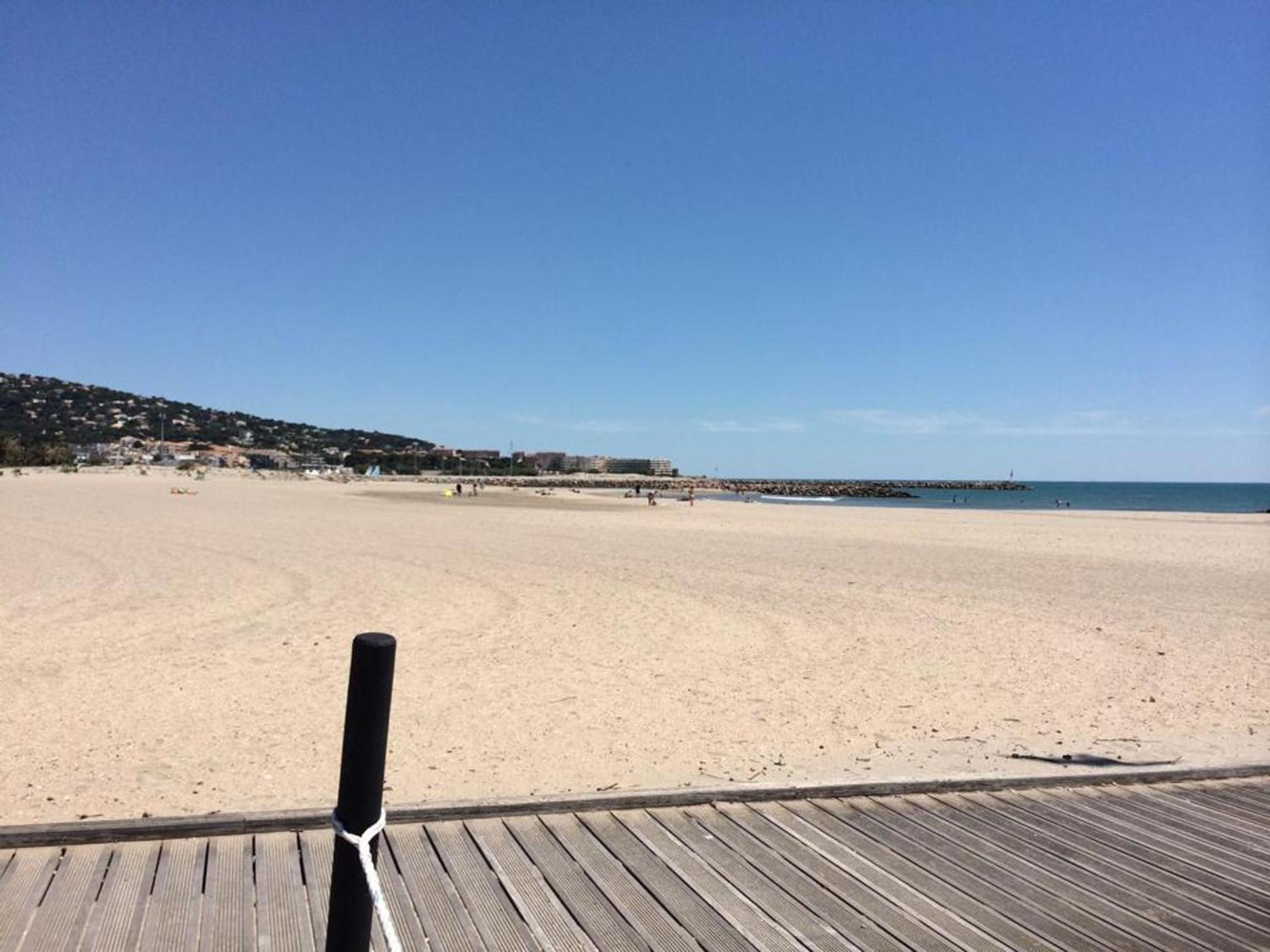 Appartement 2 Pieces Avec Terrasse 25M² Et Parking A 50M De La Plage - Fr-1-338-114 Сет Екстериор снимка